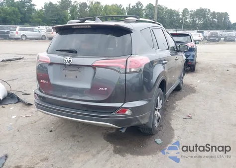 2017 Toyota Rav4 Xle z USA, uszkodzony, nr VIN JTMWFREV7HD094917